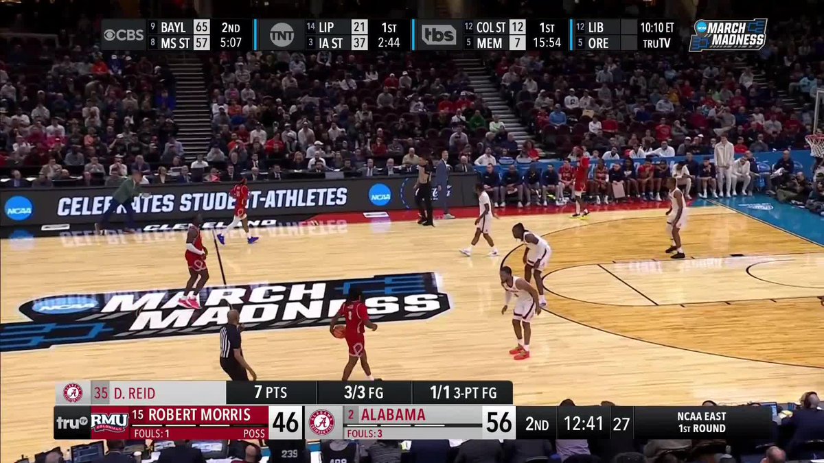The Alabama lead balloons to 10 🎈 #MarchMadness