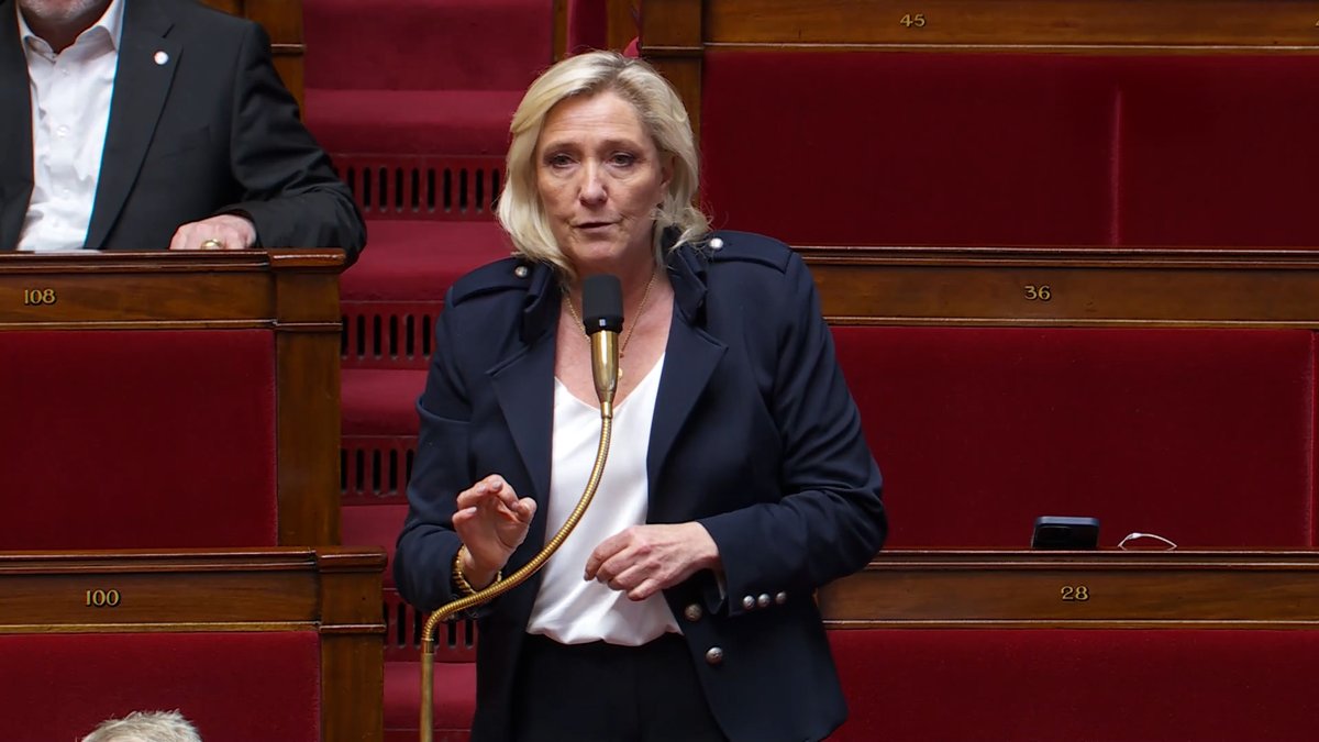 Le parallèle qui est fait entre le cannabis et l'alcool est une injure à l'égard de nos viticulteurs. L'alcool, qui est légal, lorsqu'il est consommé avec modération, il n'est pas un danger pour notre santé. Le cannabis, l'est, et notamment pour nos jeunes.