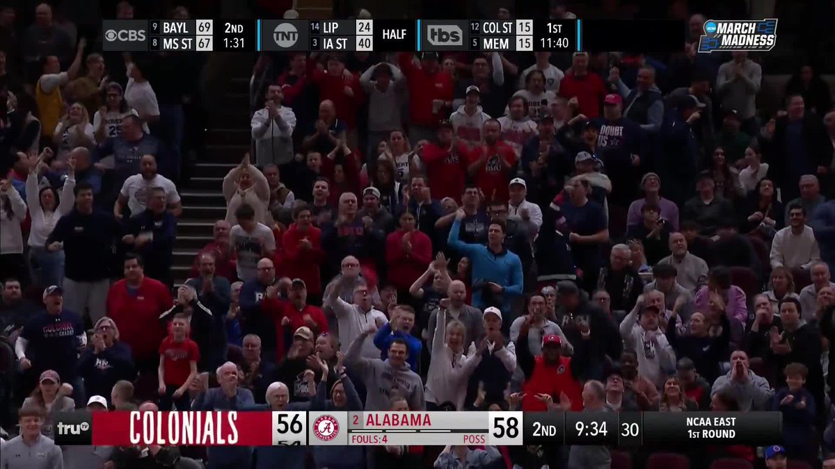 ALLEY FROM HALF COURT ARE YOU KIDDING??? 😱 THIS GAME >>> #MarchMadness