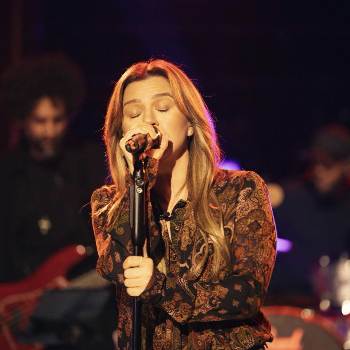 KELLY CLARKSON SINGING ‘HELLO’ FOR THE FIRST TIME IN 13 YEARS
