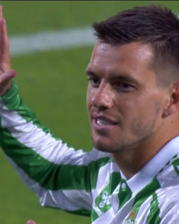 Me gustaría acordarme hoy de Giovani Lo Celso. El faro del Betis al principio de La Liga. El que mantuvo en pie al equipo en un inicio espectacular. Debe ser (y lo será) pieza fundamental en esta recta final de temporada. Te esperamos, Giovani Lo Celso.