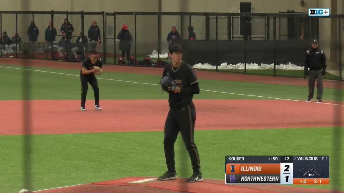 T4 | NO DOUBT ABOUT IT! Vytas Valincius sends one out! Illini 3, Northwestern 1