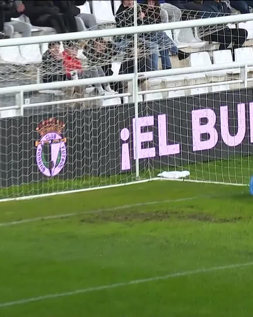 🦸 Super Ander Cantero. ✈️ Tremendo vuelo sin motor del guardameta del Burgos Club de Fútbol. #LALIGAHYPERMOTION | #LALIGAHighlights | #BurgosCFAlmería