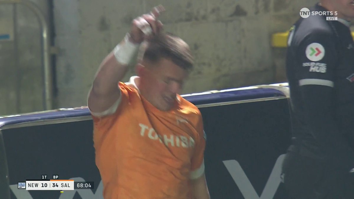 A stunner for Sale Sharks 🦈! George Ford has been at his mercurial best tonight, with a magical assist for Joe Carpenter, who applies the brilliant catch and finish 🙌