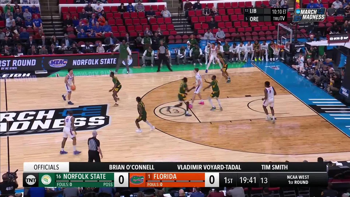 "Open up from logo land" 🗣️ Walter Clayton Jr. starts this one with RANGE 🎯 (16) Norfolk State vs (1) Florida starts NOW: #MarchMadness