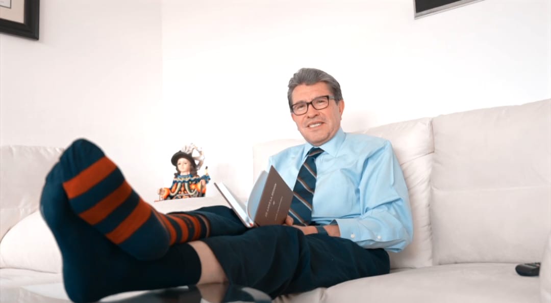 Hoy se suelen usar calcetines coloridos y disparejos, celebrando diferencias y promoviendo la inclusión. Mi esposa Marichuy y yo tenemos seis nietos, entre ellos a Checho, quien tiene una neurodiversidad. ¡Súmate, ponte los calcetines!🧦