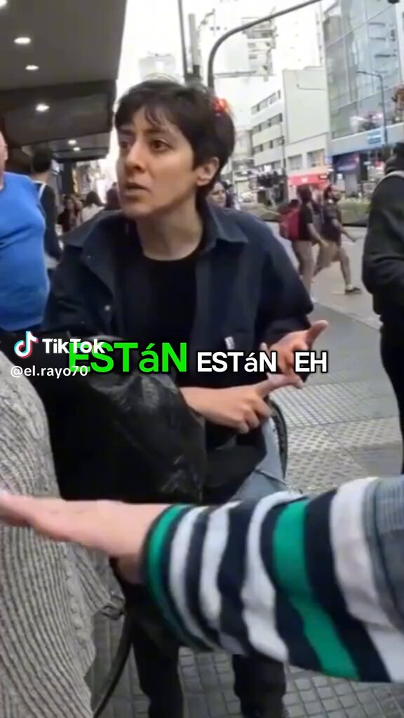 *La señora por dentro*: Anda a laburar hija de puta son las 2 de la tarde zurda olor a palo santo