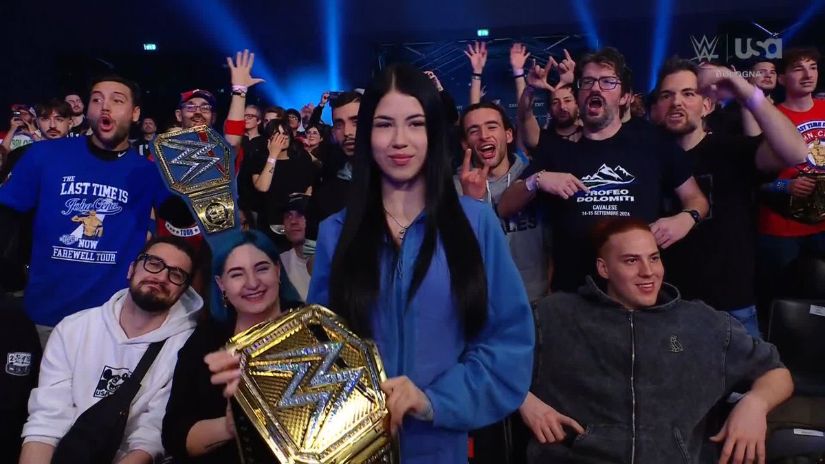 ANNA is in the house tonight! 🤩🇮🇹 #SmackDown