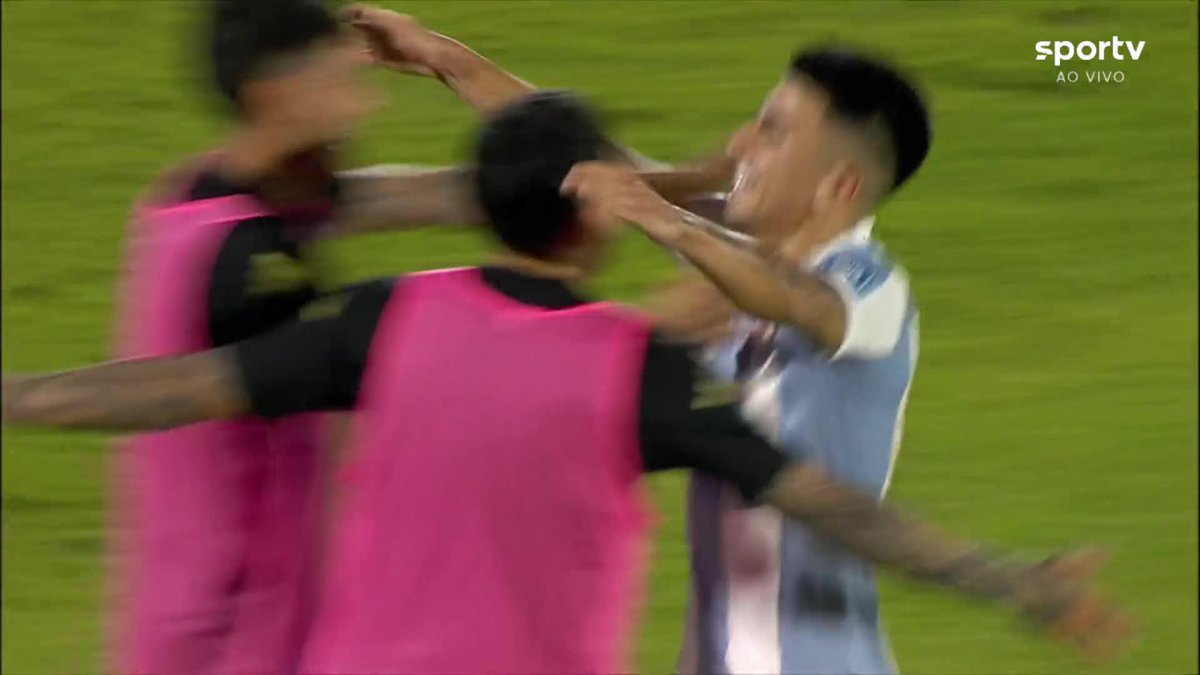 Que pintura! Ex-Botafogo, Almada fez um golaço e resolveu a parada para a Argentina, que venceu o Uruguai por 1 a 0.
