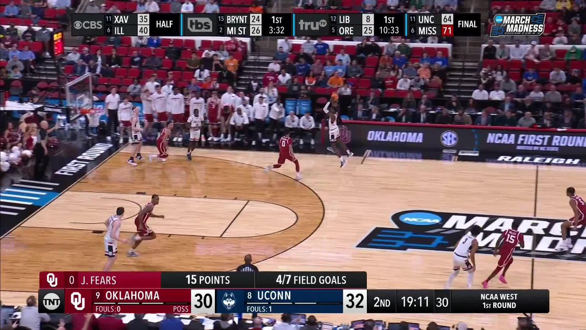 Oklahoma keeps it close as the second half gets underway 🙌 WATCH: #MarchMadness