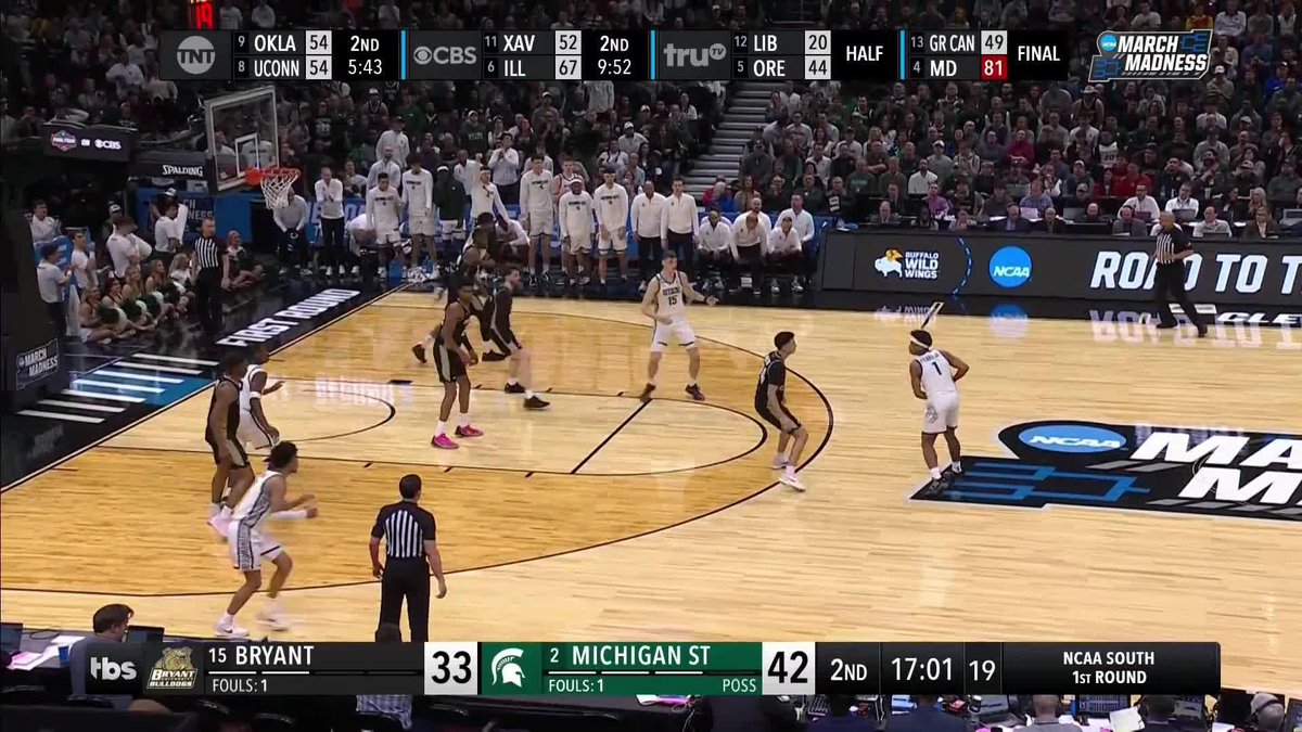 COEN CARR LIKE A POGO STICK ON THAT PUTBACK 🤯 #MarchMadness