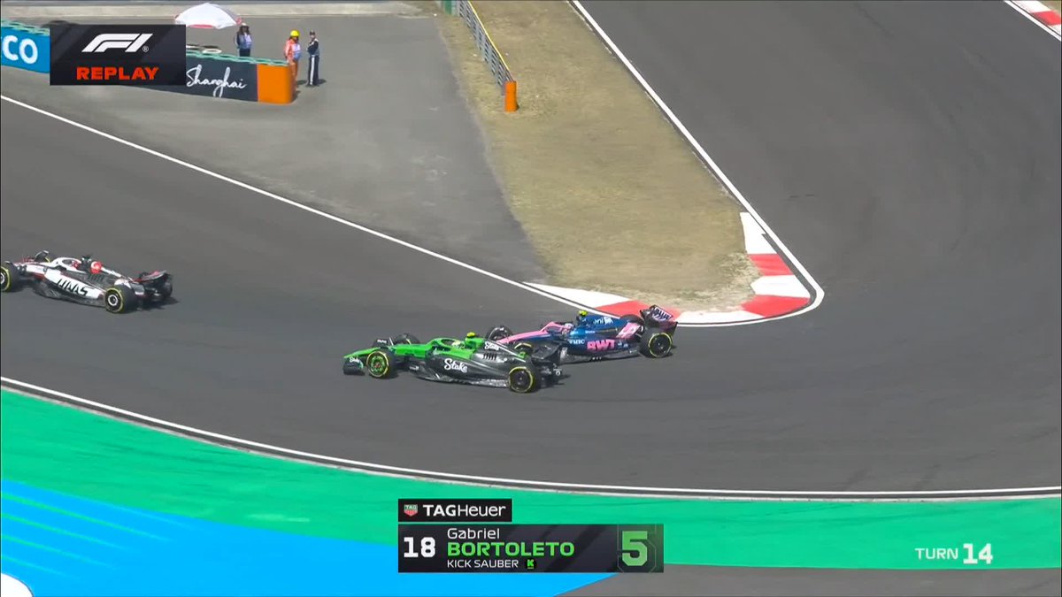 Jack Doohan crashes into Gabriel Bortoleto on the FINAL lap 😅