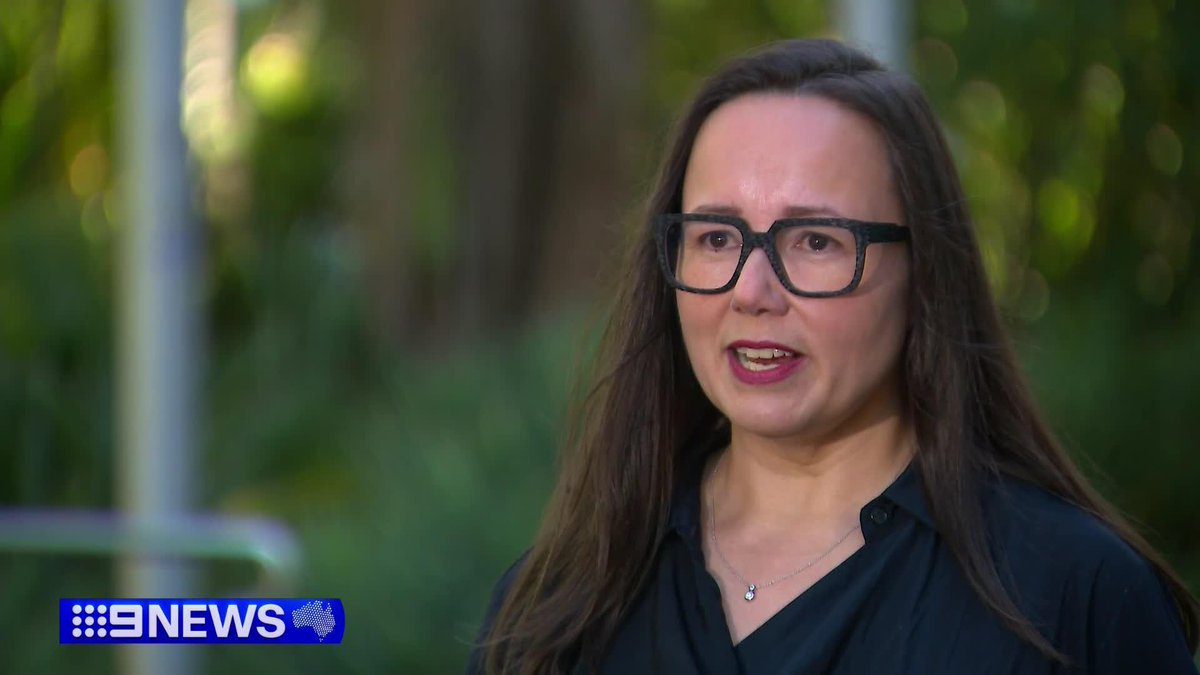 The minister responsible for the Suburban Rail Loop has refused to answer questions on a damning report from Infrastructure Australia. Mark Santomartino #9News