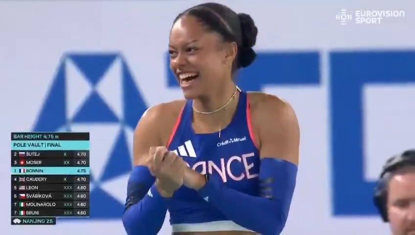 🥇 𝗖𝗛𝗔𝗠𝗣𝗜𝗢𝗡𝗡𝗘 𝗗𝗨 𝗠𝗢𝗡𝗗𝗘 !!! 🇫🇷 Marie-Julie Bonnin s'impose aux #WorldIndoorChamps avec 4,75 m, record national égalé ! 🤩 Une performance historique pour la perche française ! 💻 Rendez-vous à 10h50 pour vivre en DIRECT son podium sur