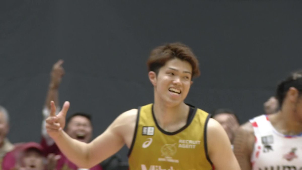 ここぞの場面で大きな一発！！ 川崎#14 柏倉がコーナースリーを沈めて雄叫びを上げる🔥 柏倉 哲平 / Teppei Kashiwagura 川崎ブレイブサンダース⚡️川崎からバスケの未来を⚡️ 📡バスケットLIVEで生配信中 #Bリーグ #りそなグループ