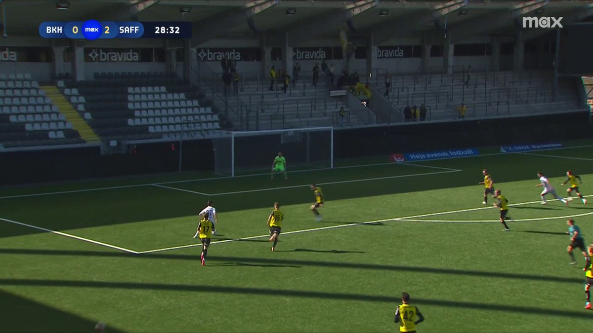 Frederik Carstensen stöter in 3-0 till Sarpsborg 08 när Häckenmålvakten Oscar Jansson lämnar målet öppet ⚪ 📲 Se matchen på Max