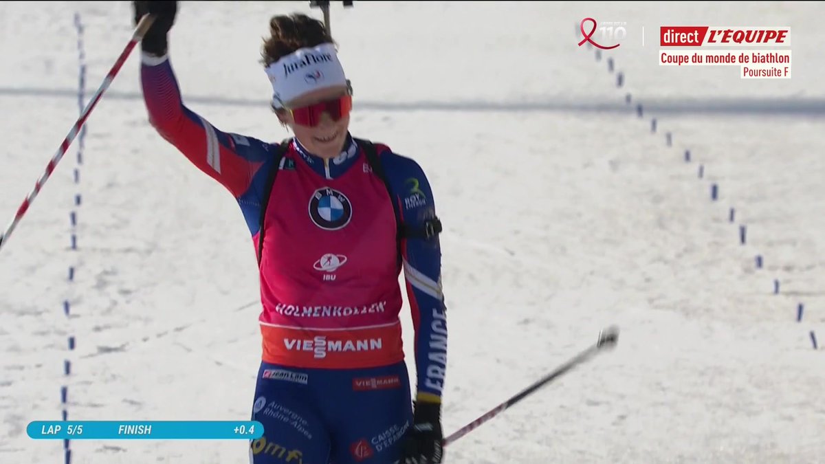 🔥 Lou Jeanmonnot remporte la dernière poursuite de la saison et prend le dossard jaune ! Superbe course de la Française qui s'impose avec un 19/20 au tir et prend la tête du général devant Franziska Preuss ! #lequipeBIATHLON