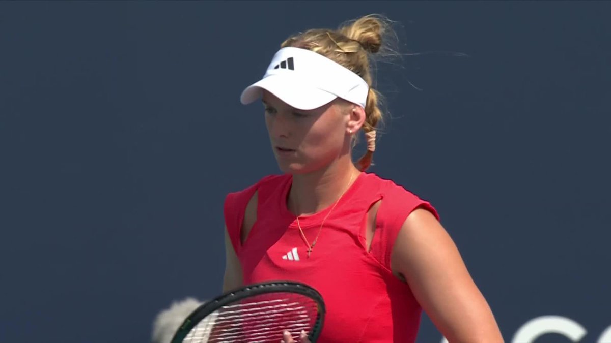 Here to WORK 👏 Ashlyn Krueger makes quick work, clenching the first set 6-1. #MiamiOpen