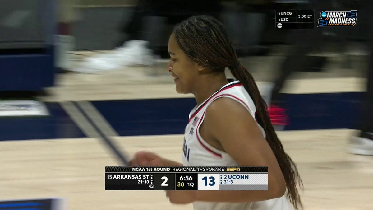 BLOCK AND A BUCKET FOR SARAH STRONG 😤 The UConn freshman getting it done on both ends of the floor 💪 📺 ABC