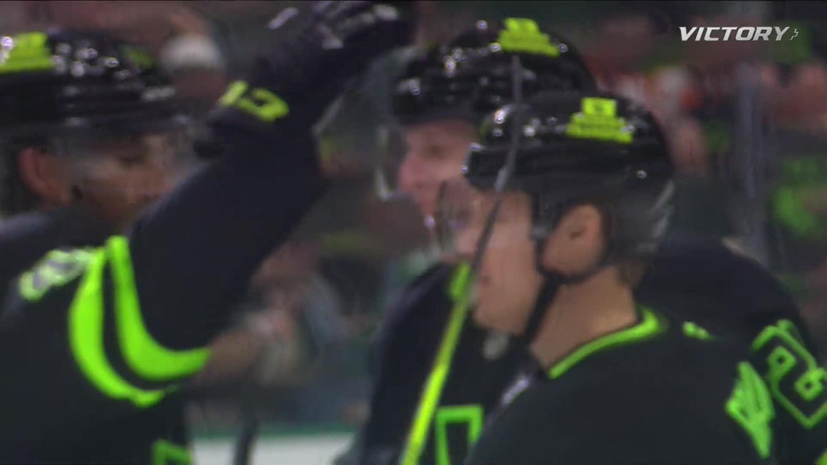 Stars take a 2-0 lead against Philly