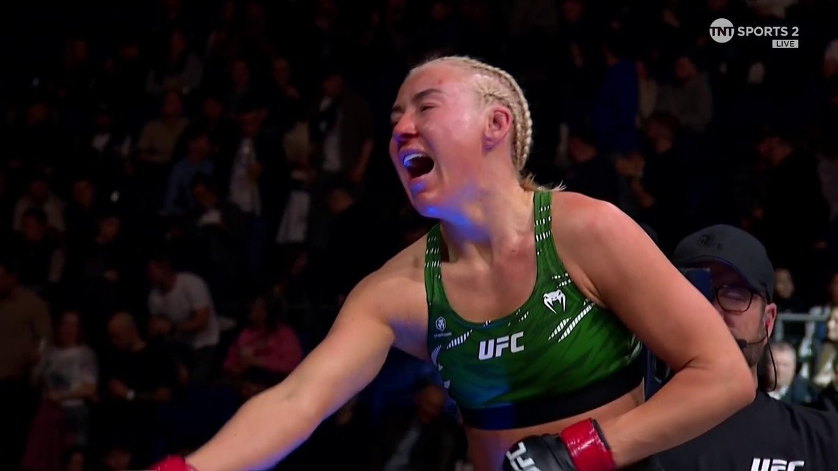 WHAT A TURNAROUND 😳 The moment Shauna Bannon was dropped to the moment she secured the armbar submission! #UFCLondon 📺 TNT Sports &amp; discovery+ UK
