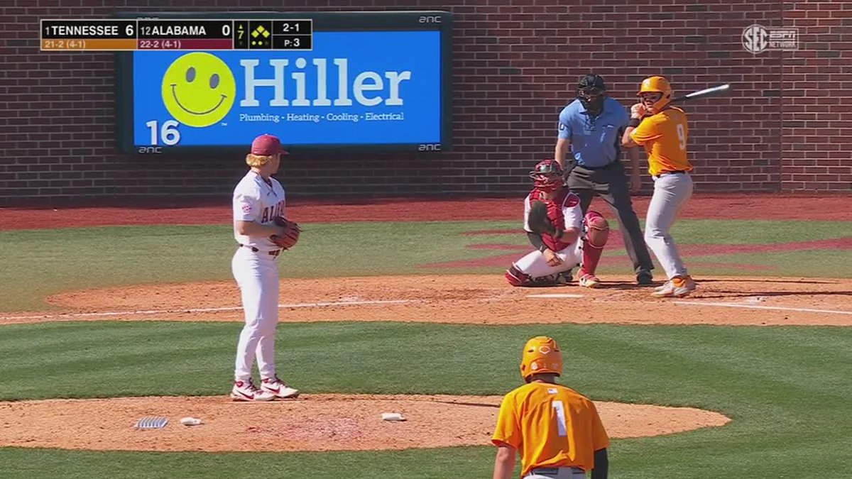 Hunt clears the bases and we lead 9-0! 📺 (SECN+) #GBO // #BeatBama
