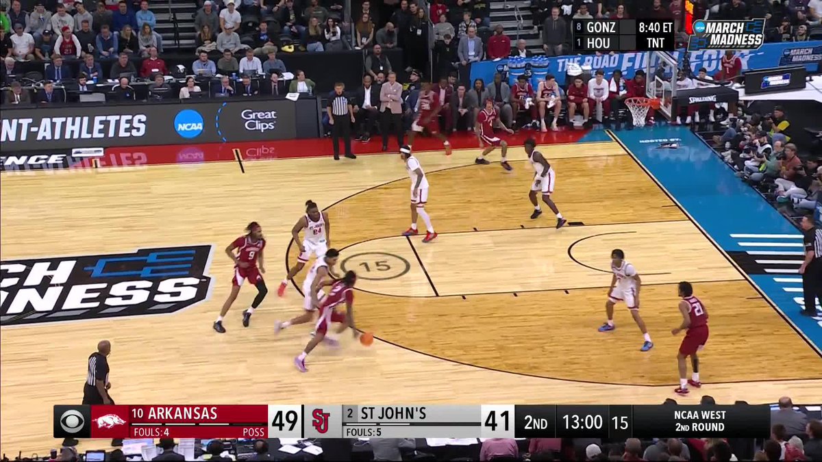 THE RAZORBACKS ARE PICKING UP THE PACE 😤 #MarchMadness Arkansas Men’s Basketball 🐗
