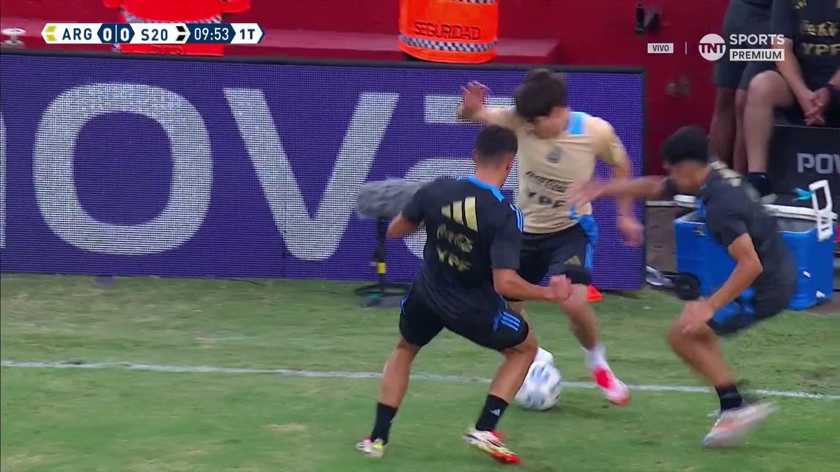 LINDA PISADA 🔝 Benja Domínguez tirando un poco de fantasía en el Ducó #JuntosPorBahíaBlanca