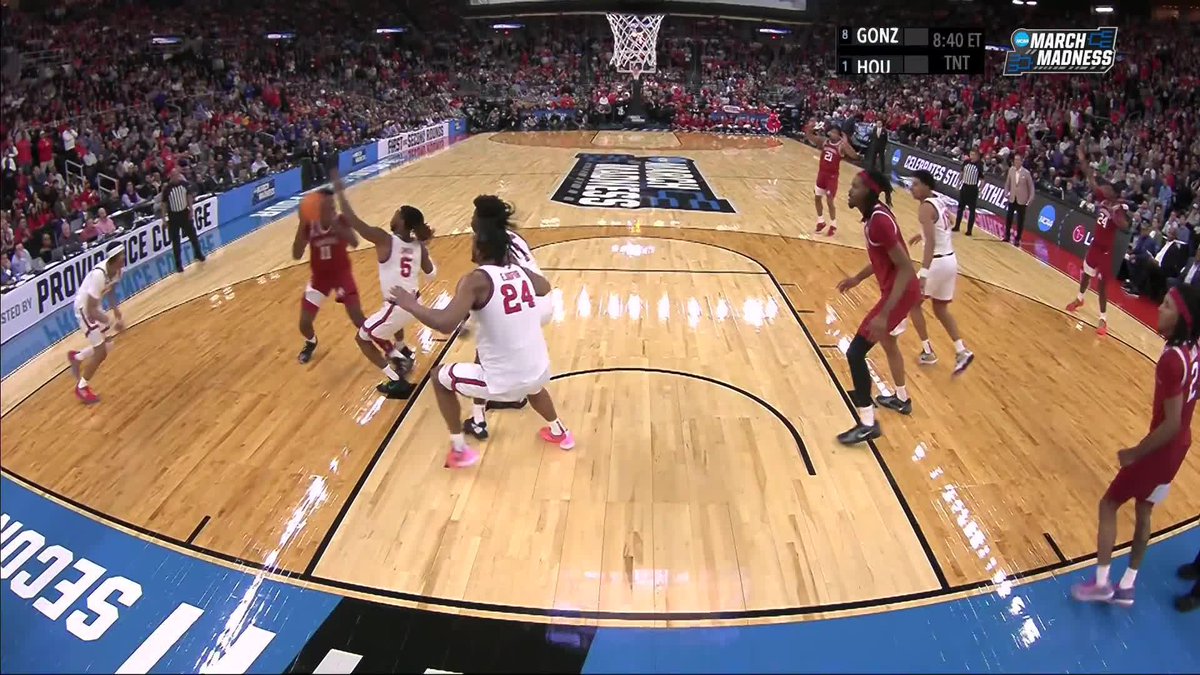 Kadary Richmond fouls out and Steve Lappas doesn't agree with the call.