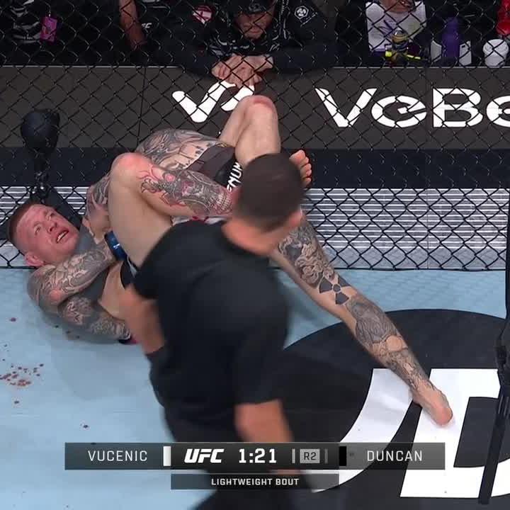 Chris Duncan gets the submission win in round 2 ๐ฅ #UFCLondon