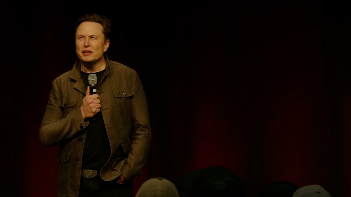 Elon Musk Tries Stand-Up Comedy