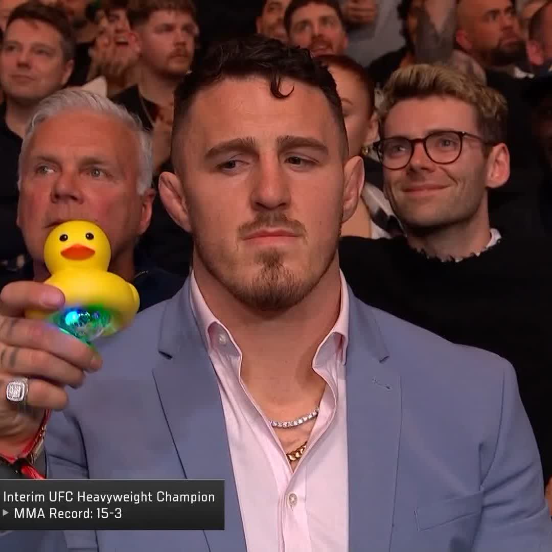 LISTEN TO THAT OVATION 🤩 #UFCLondon OUR heavyweight champion, Tom Aspinall 🏆