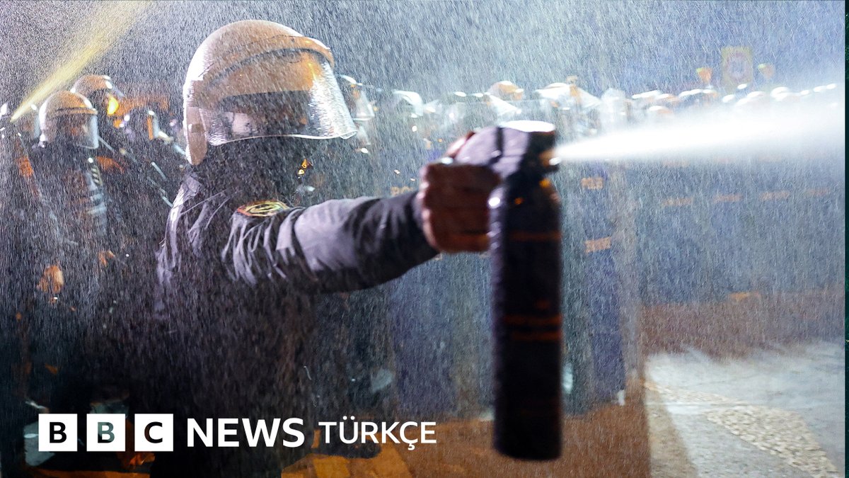 Saraçhane'de dördüncü gece: Polis, meydanda bekleyenlere müdahale etti. Reuters haber ajansının geçtiği son görüntüler: