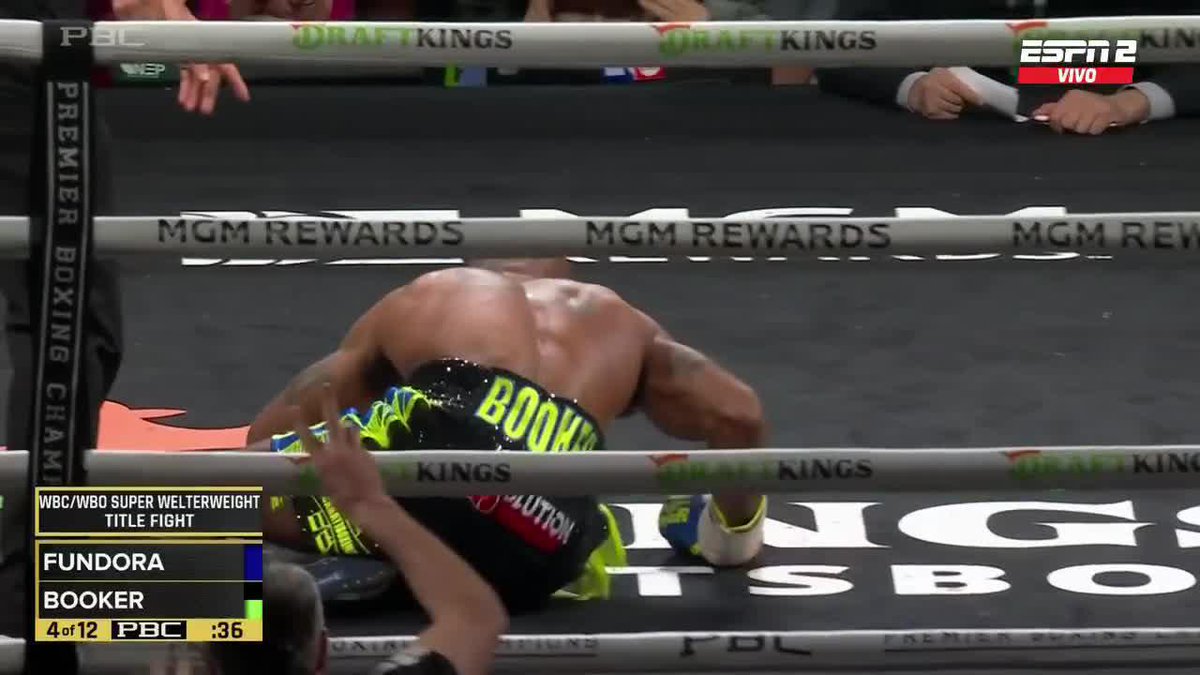 🥊🧨 ¡FENOMENAL FINALIZACIÓN DE LA 'TORRE INFERNAL'! Sebastian Fundora 🇺🇸🇲🇽 sacó a relucir todo su poder. Por KOT4 derrotó a Chordale Booker 🇺🇸 y retiene el Mundial Unificado WBC&amp;WBO peso superwélter. 🔥 EN VIVO 🔥 por #ESPNKnockOut 📺 #DisneyPlus Premium #FundoraBooker