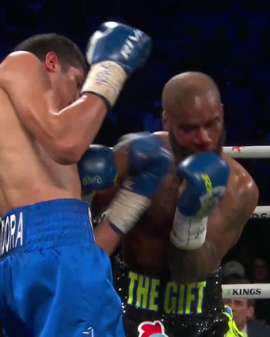 The Towering Inferno Sebastian Fundora stands tall 🔥 as he stops Chordale Booker in RD4. #FundoraBooker