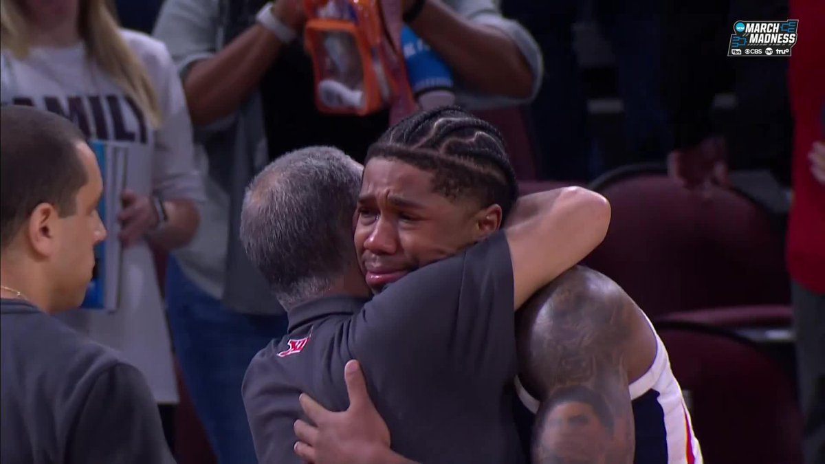 Houston coach Kelvin Sampson embraces Gonzaga's Khalif Battle following the Cougars win