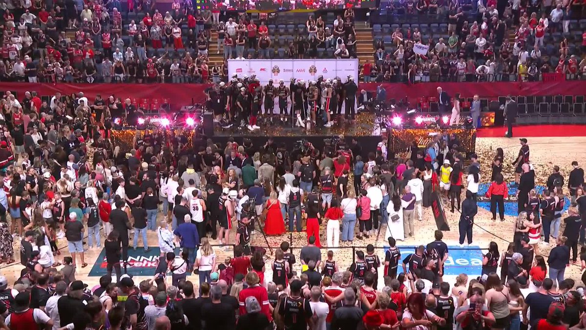 NBL25 CHAMPS, THE @ILLAWARRAHAWKS 🏆