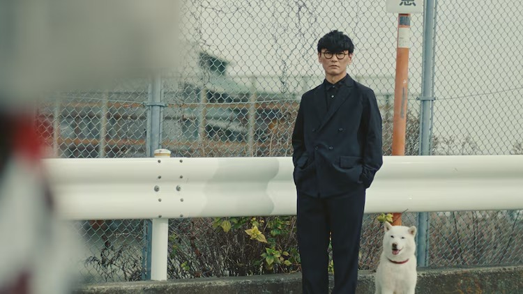 過去の今日=2019年3月23日 サカナクションの山口一郎が登場するソフトバンクCM放映開始。嶋田久作演じる「速度制限マン」に阻まれ、SNSにアップロードした吉沢亮との自撮り動画を再生できずにいる広瀬すず。そんな彼女を山口が救世主として手助けするユニークな内容。楽曲「忘れられないの」を提供。