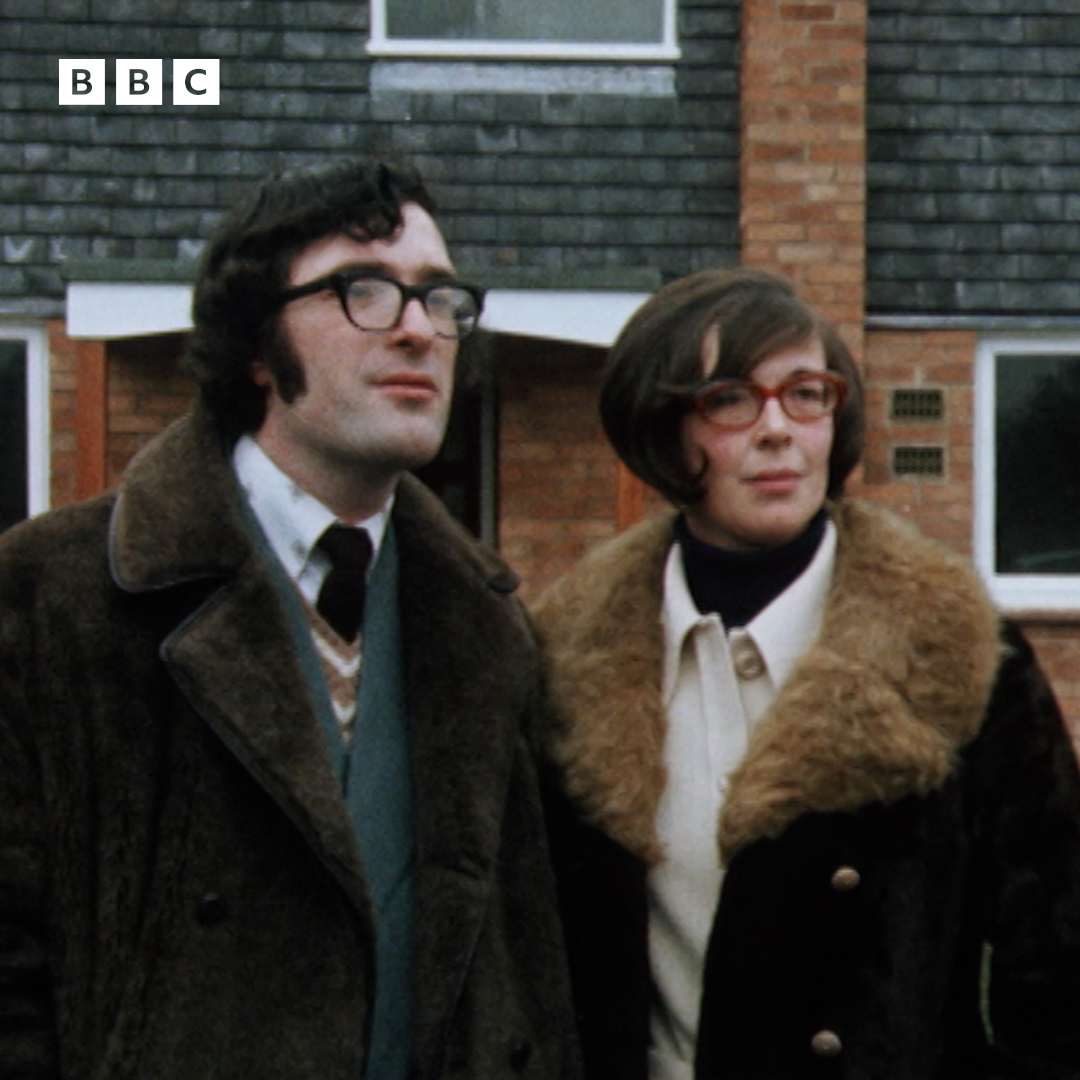 Back in 1975, Nationwide's Patrick Stenson looked at the house that was built in just five days, located at a new Goldsworth Park complex close to Woking. Clip taken from Nationwide, originally broadcast on BBC One, Monday 24 March, 1975. #bbcarchive #goldsworthpark #woking