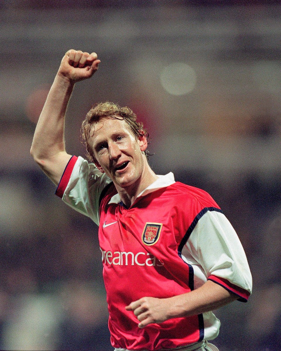 🗓 25 years ago today... A memorable hat-trick for Ray Parlour away at Werder Bremen 🎩✨