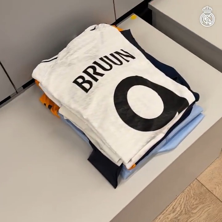 🔢👕 ¡Todo listo en nuestro vestuario!
