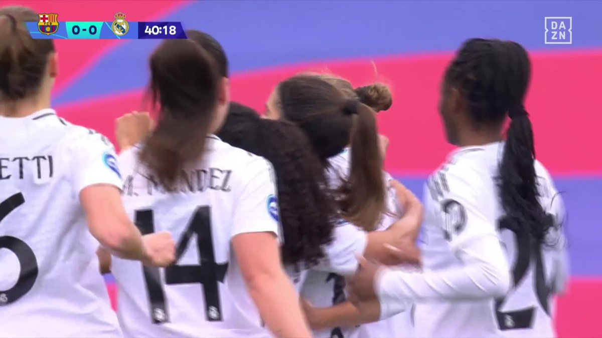 Alba Redondo es un seguro de gol 🎯 El Real Madrid C.F. adelantándose en Montjuic ante el Barça ⚪ #LigaFenDAZN ⚽