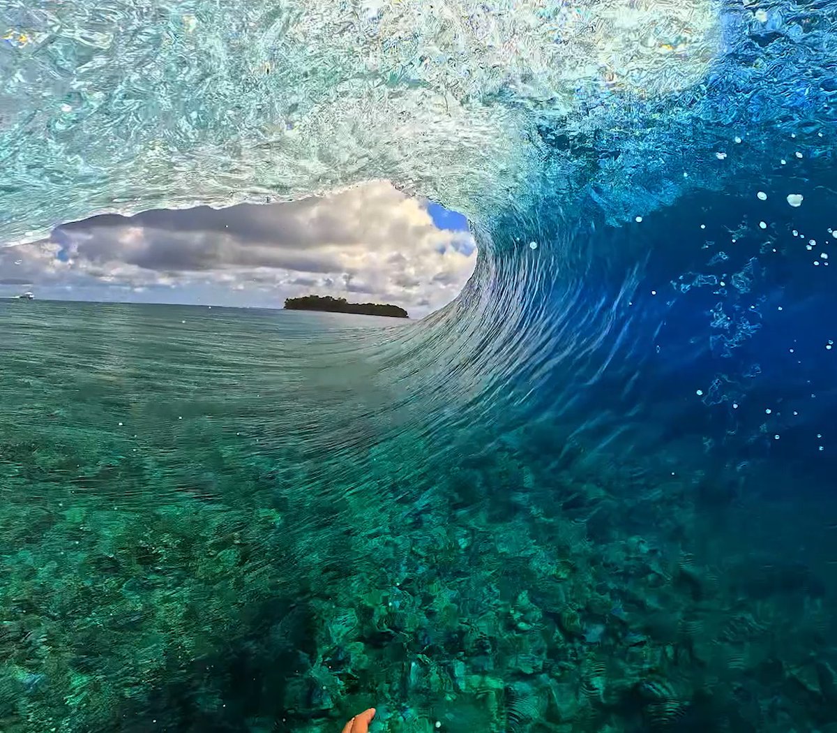 Not a drop out of place 🤯 #GoProFamily member Ridge Lenny scored the session of a lifetime on a remote surf trip in the South Pacific. 🎥 Shot in 4K120 on #GoProHERO13 Black with the HyperView digital lens. #GoPro #GoProSurf #Surfing #Surf #Barrel #Tropics #POV