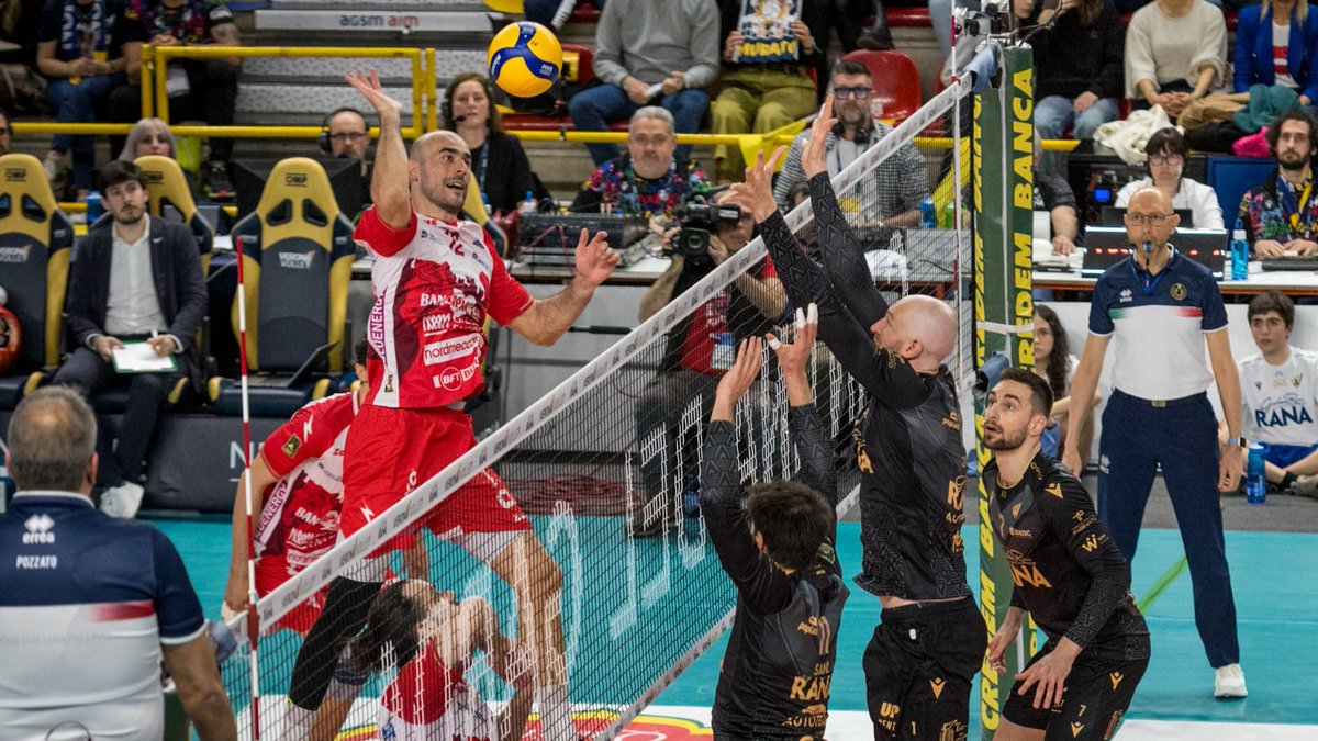 SUPERLEGA 🇮🇹 QUARTERFINALS: PIACENZA CLINCHES SEMIFINAL SPOT! 🔥 Piacenza secured their place in the semifinals with a comeback 3-1 win over Verona this Saturday. The excitement is building. Who will join them in the semifinals: Trentino or Cisterna? 🏐 #Volleyball #Pallavolo