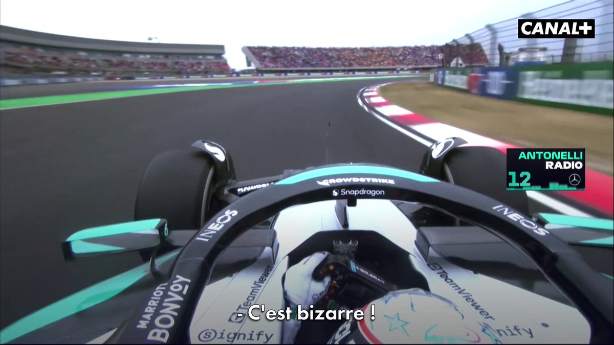 "Tu es pilote du jour ! Je crois que c'est ton physique" 😁 Quand Toto Wolff apprend à Kimi Antonelli qu'il est le pilote du jour, c'est la confusion dans la radio chez Mercedes 🫣 #ChineseGP #F1