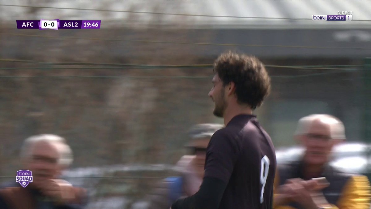 Bein est en train de diffuser un match de foot amateur en direct comme si c’était des pros C’est le concept du siècle avec Sabatier qui connaît le nom de pur inconnus par cœur 😭😭