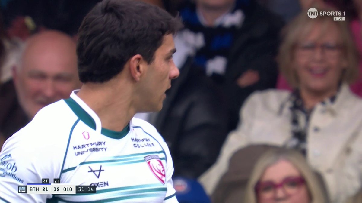 🎙️ "Charged down by a leaping horse!" A rare conversion charge down from Bath Rugby's Will Muir 🤩 #GallagherPrem | #BATvGLO