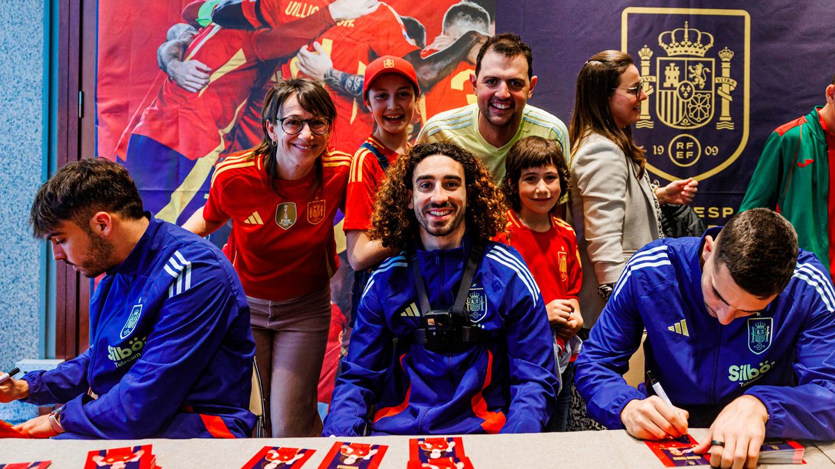 Hoy no es un día normal en la vida de Marc Cucurella. 🎦 Hoy es un día de 𝗖𝗨𝗖𝗨-𝗖𝗔𝗠. (Por favor, mucha atención a los audios. Son épicos 😂). #VamosEspaña | #NationsLeague