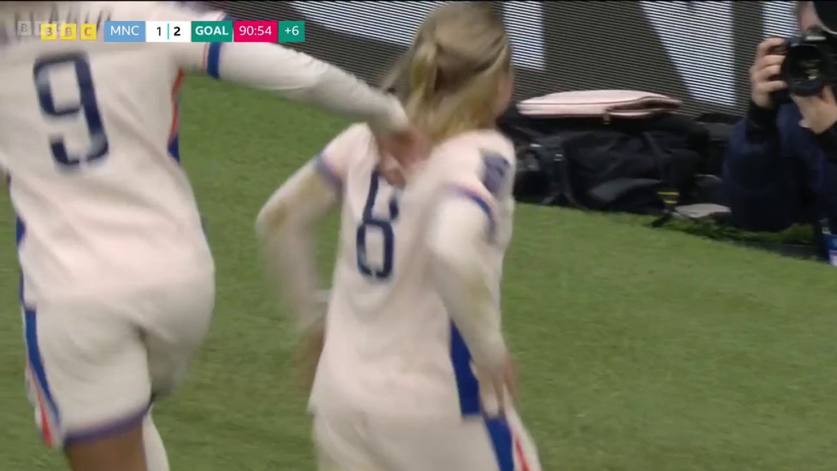 Erin Cuthbert! Chelsea go in front 😲 #WSL