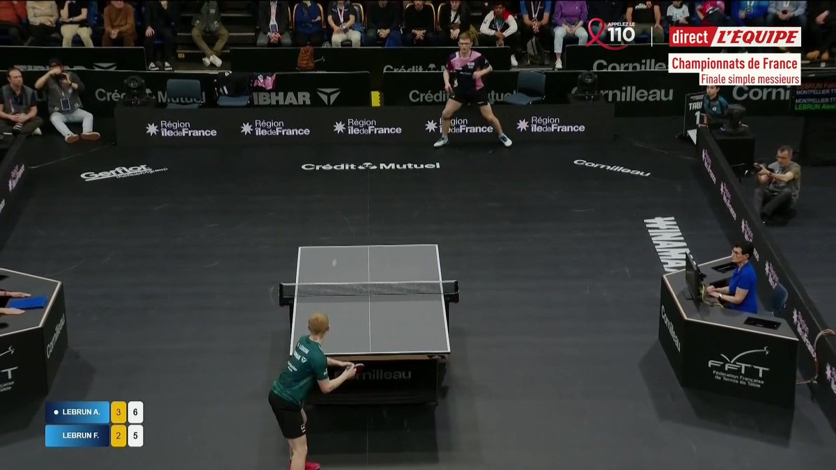 Mais quelle résistance d'Alexis Lebrun ! Trois mètres derrière la table, c'est quand même lui qui remporte ce point ! Suivez la finale en direct sur la chaine L'Équipe #lequipeTTABLE